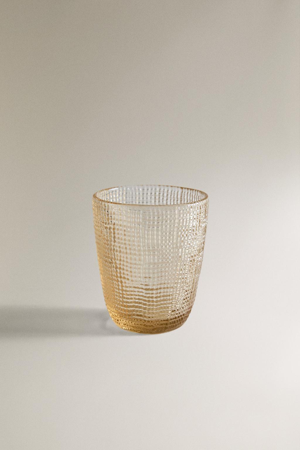 Стакан из стекла с рельефным узором