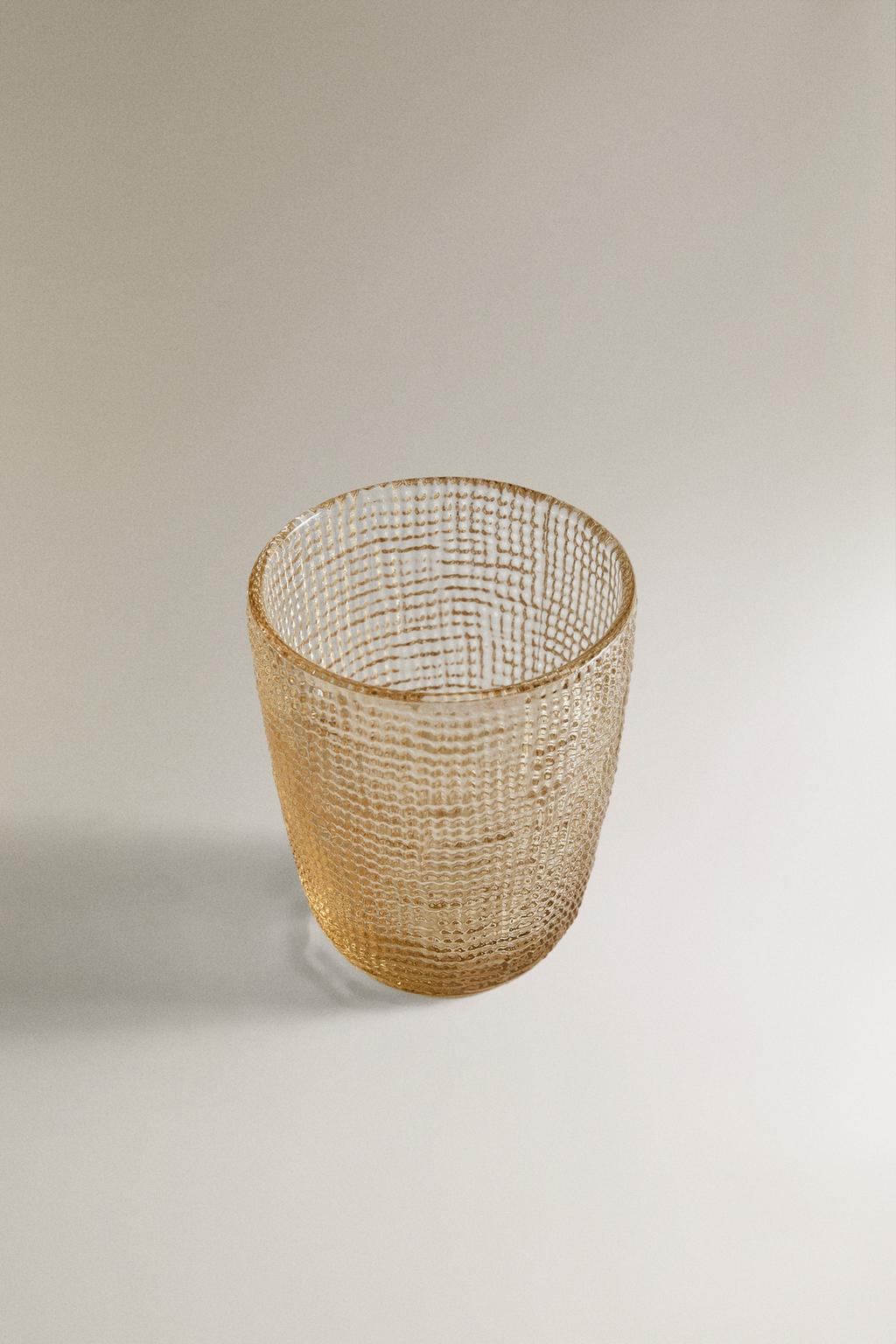 Стакан из стекла с рельефным узором