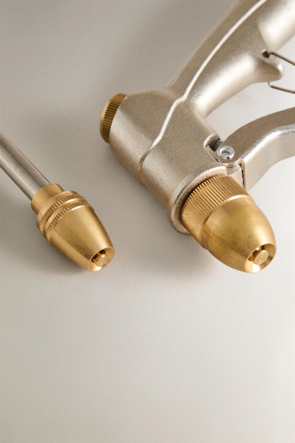 Многофункциональный садовый поливатель