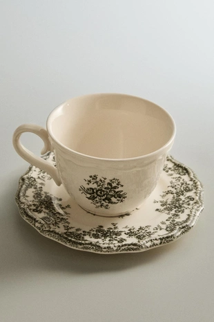 Чайная чашка и блюдце с цветочным узором- Заказать в России