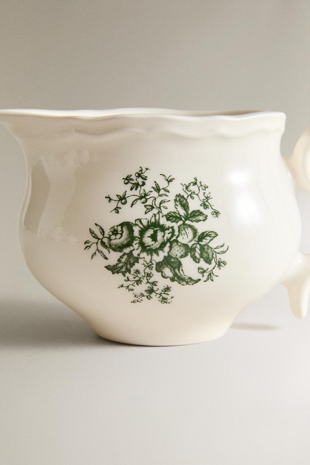 Молочник из тонкой фарфоровой глины с цветочным рисунком