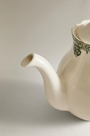 Фарфоровый чайник с цветочным узором- Заказать в России