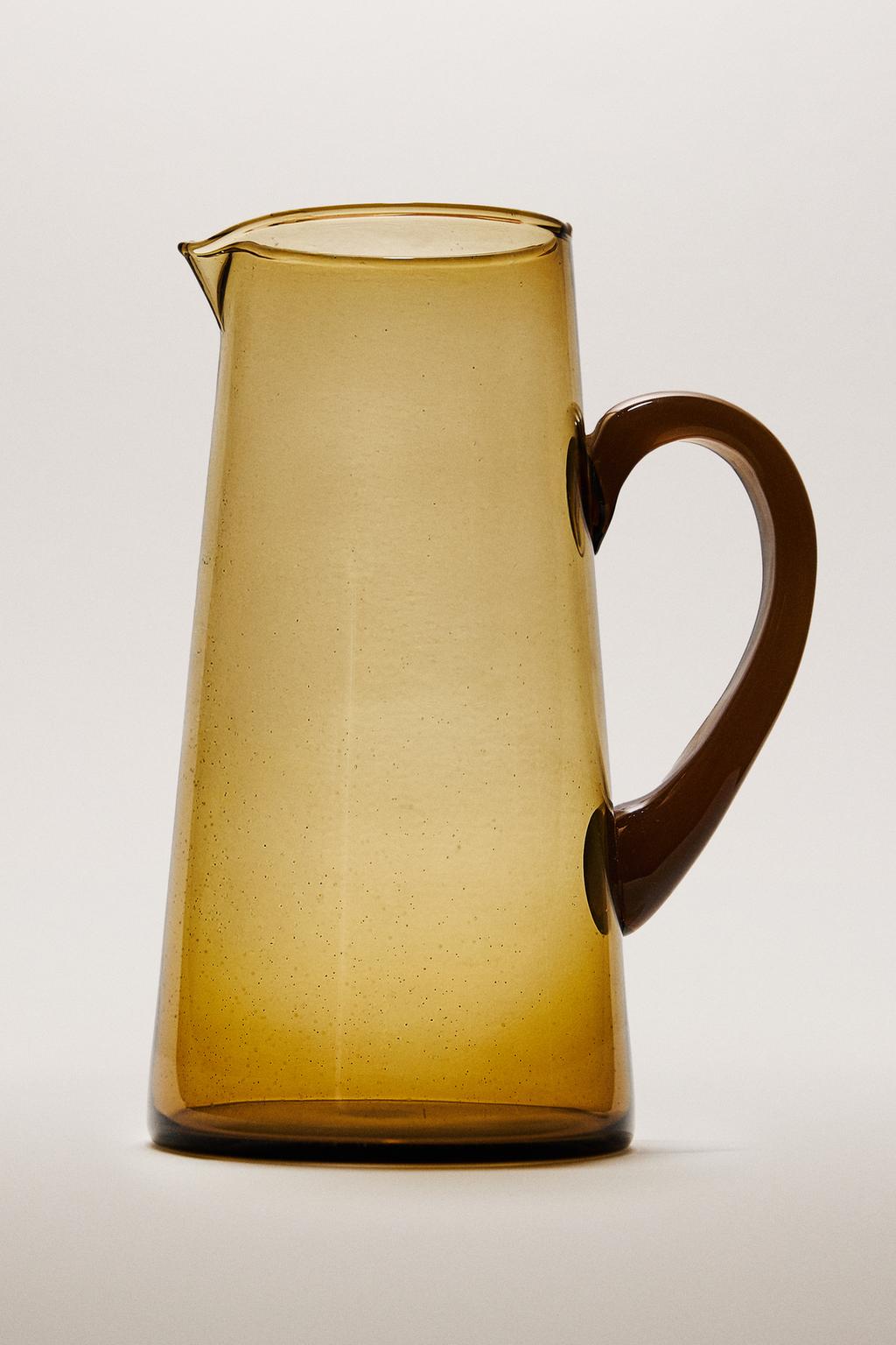 Стеклянная кувшин с эффектом пузырьков