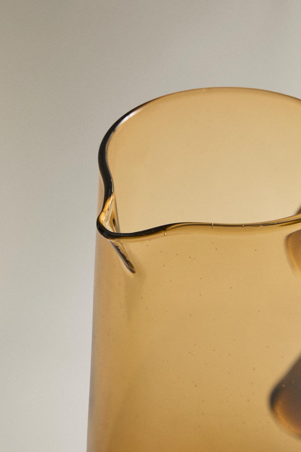 Стеклянная кувшин с эффектом пузырьков