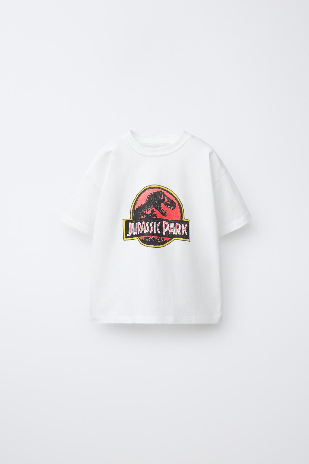 ФУТБОЛКА С ИЗОБРАЖЕНИЕМ JURASSIC PARK© X DYLAN´S T-SHIRT CLUB X ZARA