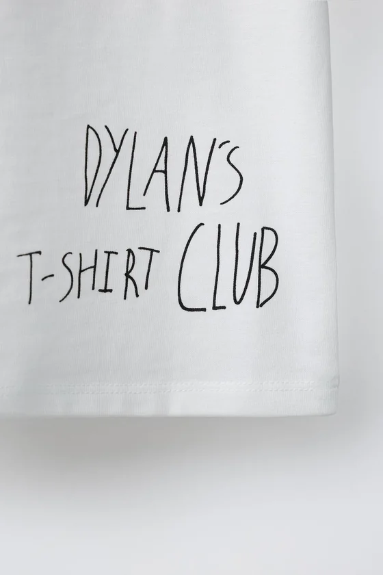 ФУТБОЛКА С ИЗОБРАЖЕНИЕМ JURASSIC PARK© X DYLAN´S T-SHIRT CLUB X ZARA