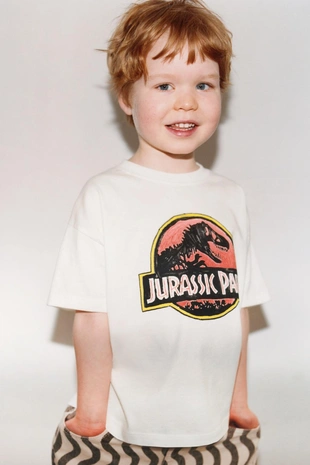 Футболка с изображением Jurassic Park© X Dylan´S T-Shirt Club X Zara- Заказать в России