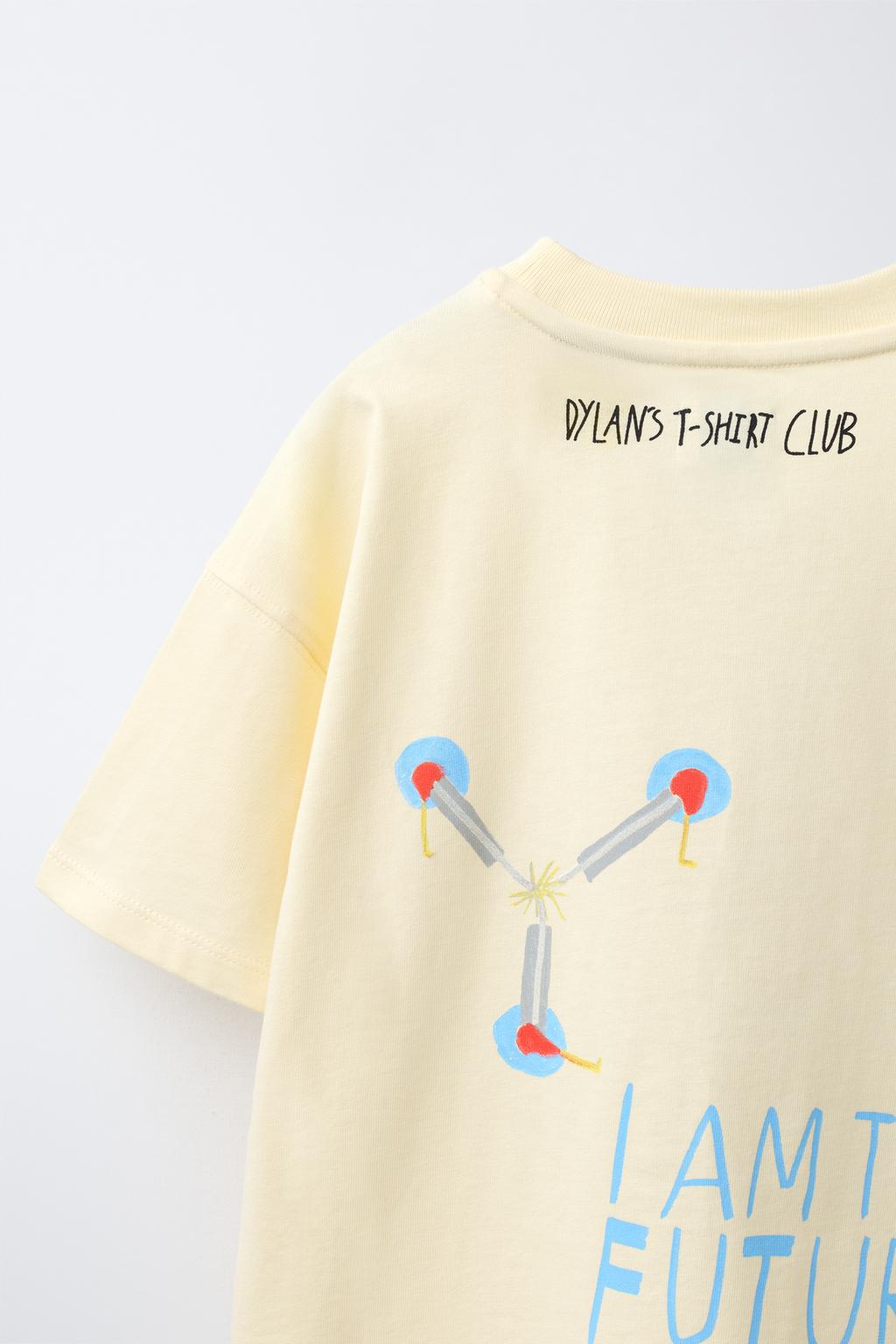 ФУТБОЛКА С ИЛЛЮСТРАЦИЕЙ «НАЗАД В БУДУЩЕЕ» X DYLAN’S T-SHIRT CLUB X ZARA