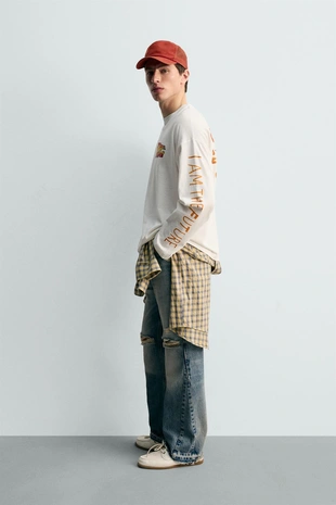 Футболка свободного кроя © Ucs Llc and Amblin- Заказать в России