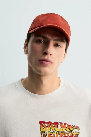 Футболка свободного кроя © Ucs Llc and Amblin- Заказать в России