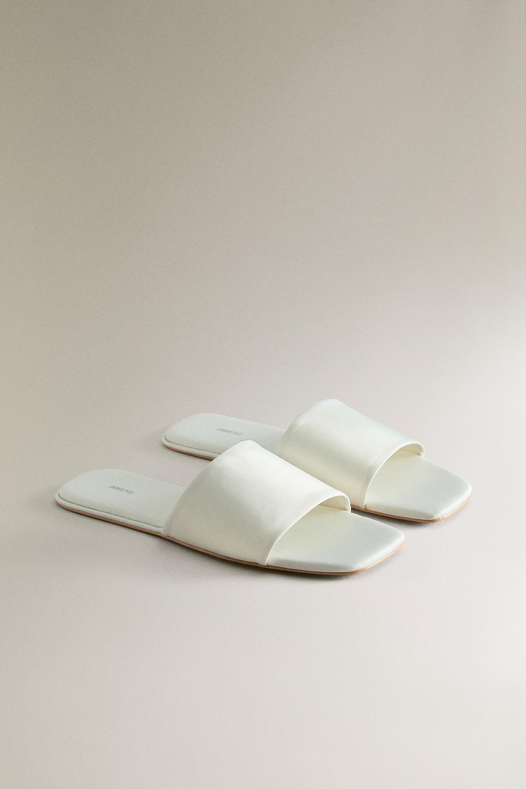 Туфли на шпильке из атласа