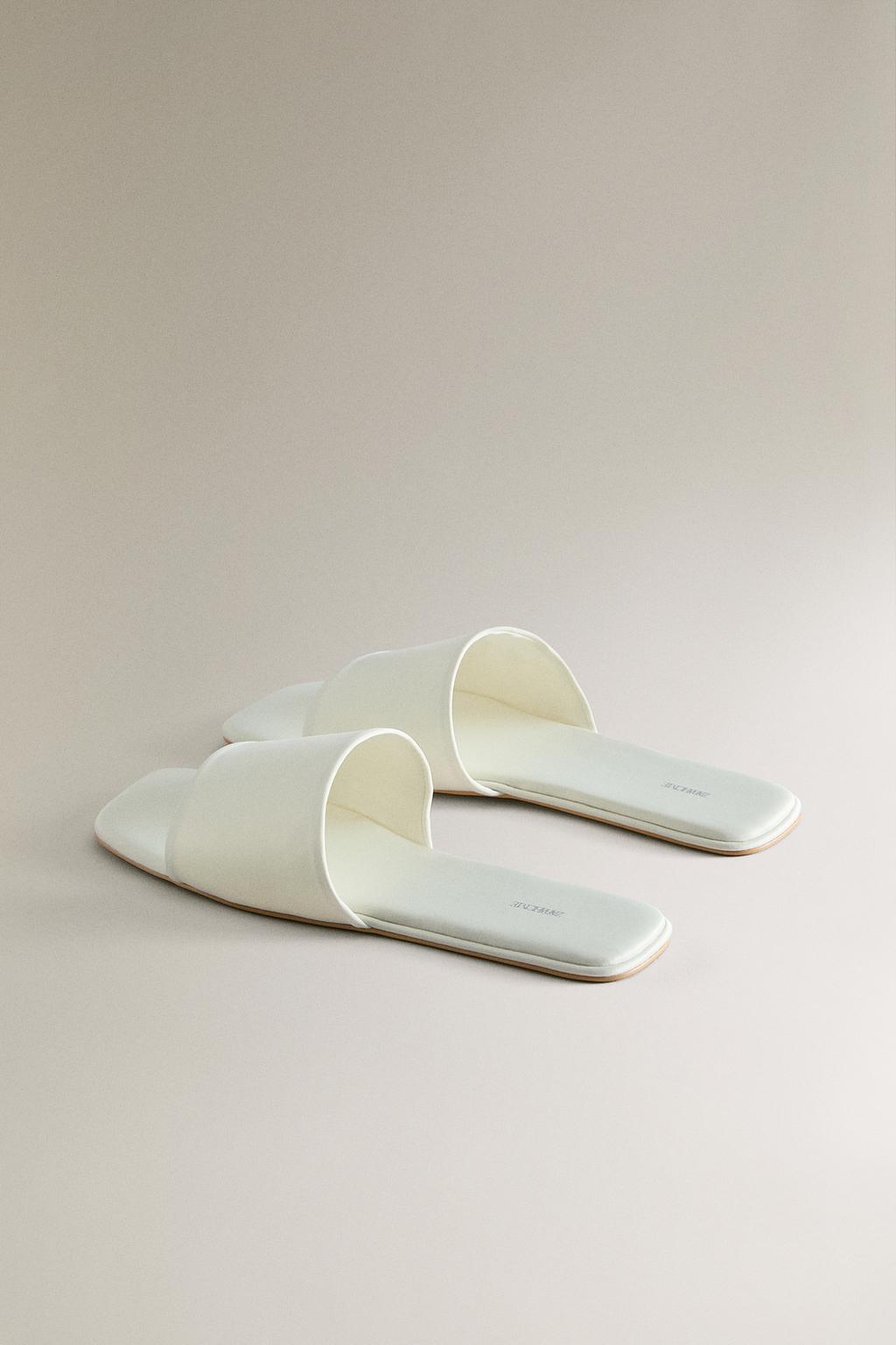 Туфли на шпильке из атласа