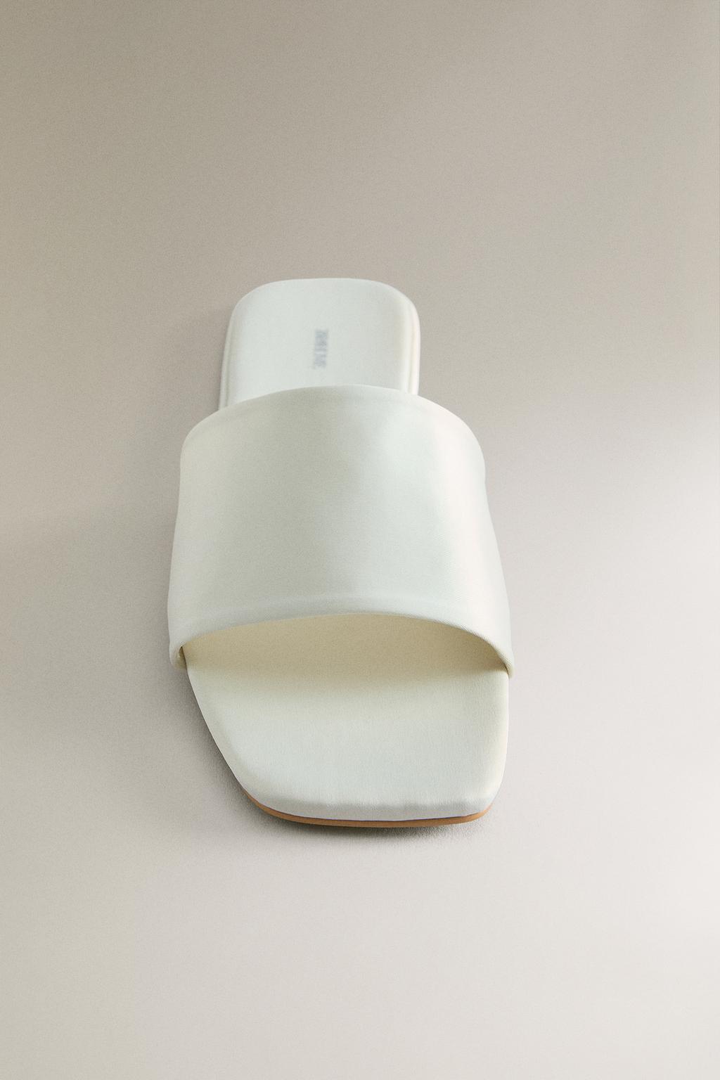 Туфли на шпильке из атласа