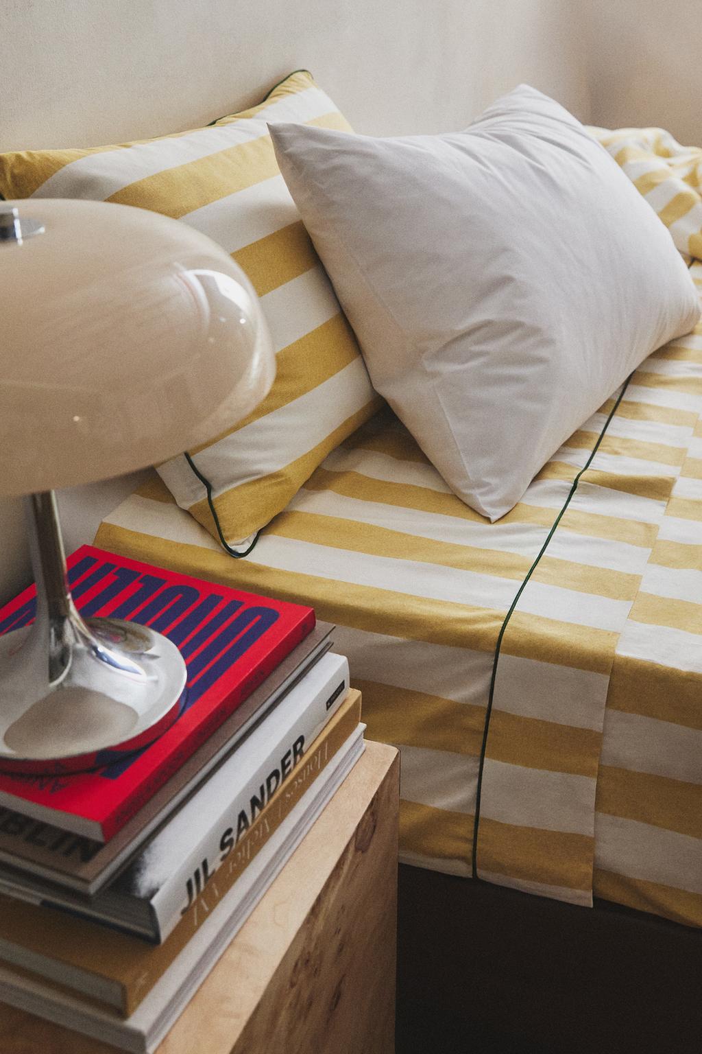 Полотенце на резинке из мятого хлопка в полоску