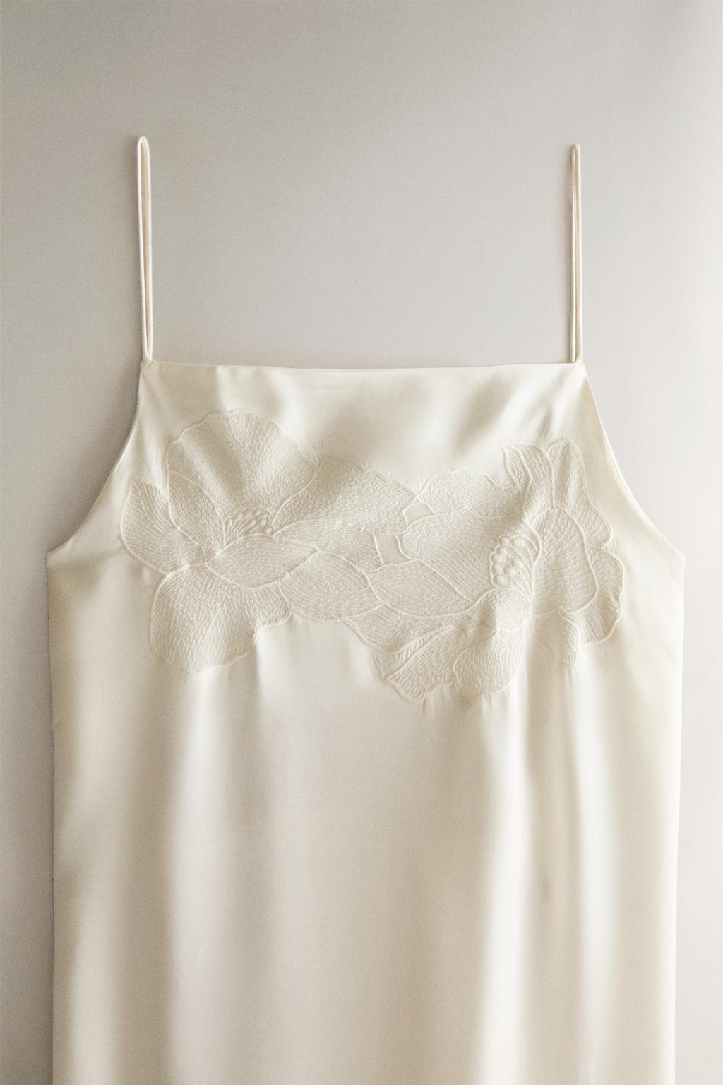 Длинное ночное платье из атласа