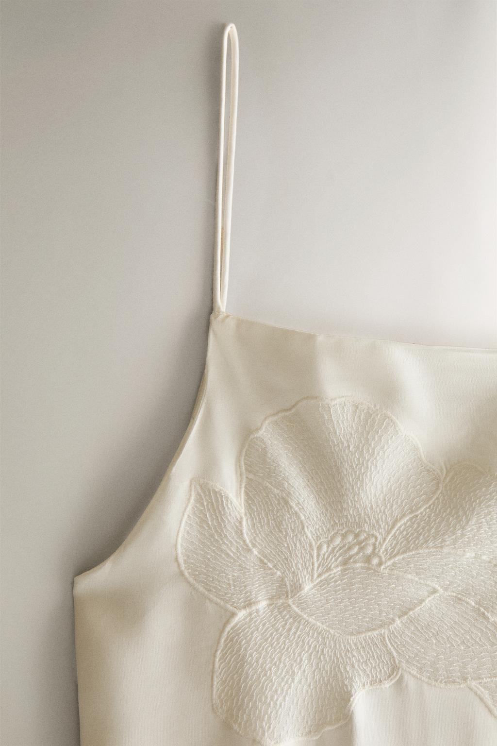 Длинное ночное платье из атласа