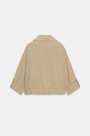 Короткая куртка с подвернутыми рукавами