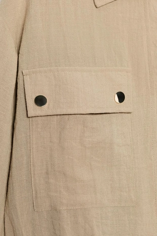 Короткая куртка с подвернутыми рукавами