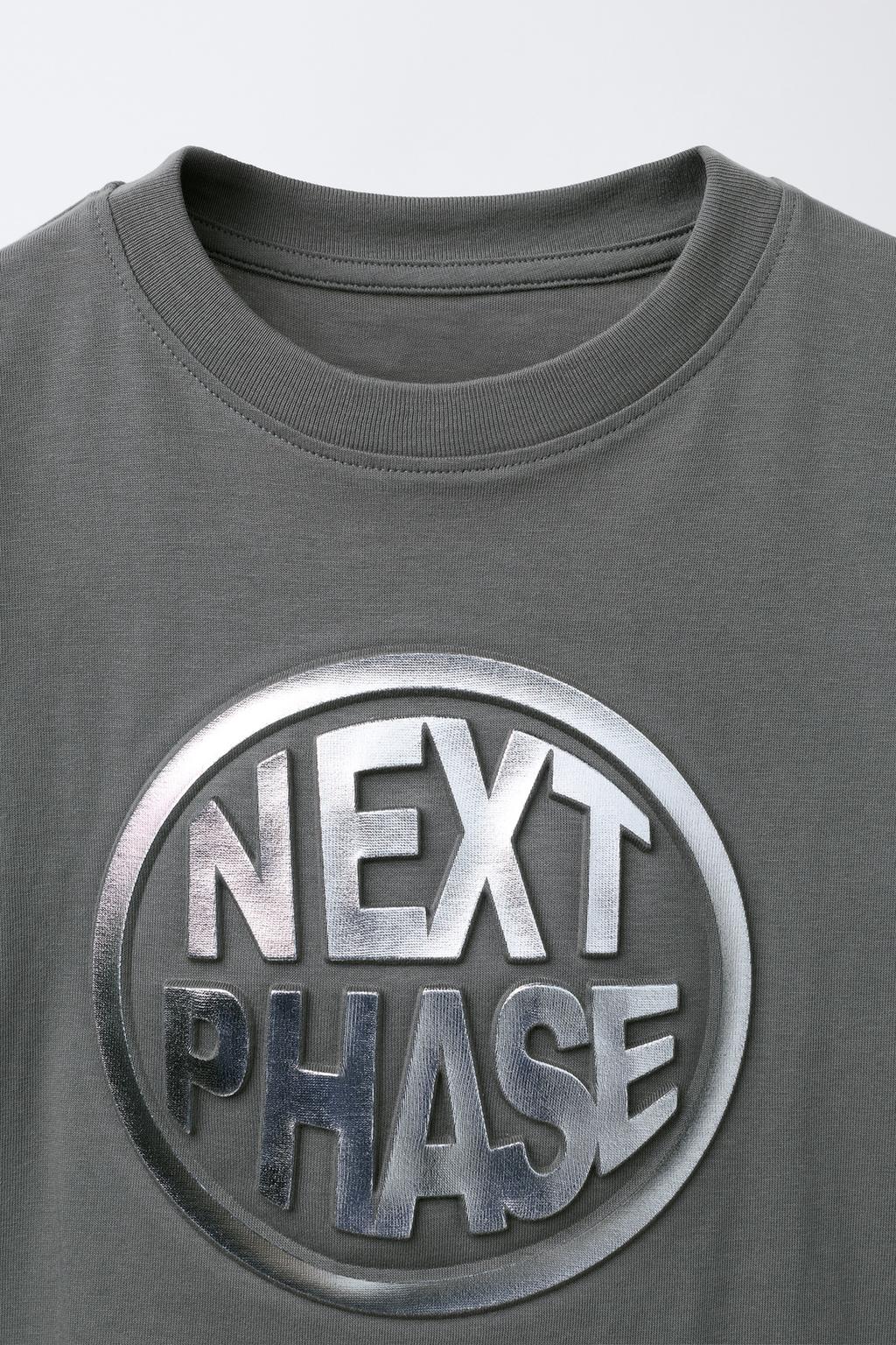 ФУТБОЛКА С РЕЛЬЕФНЫМ ТЕКСТОВЫМ ПРИНТОМ