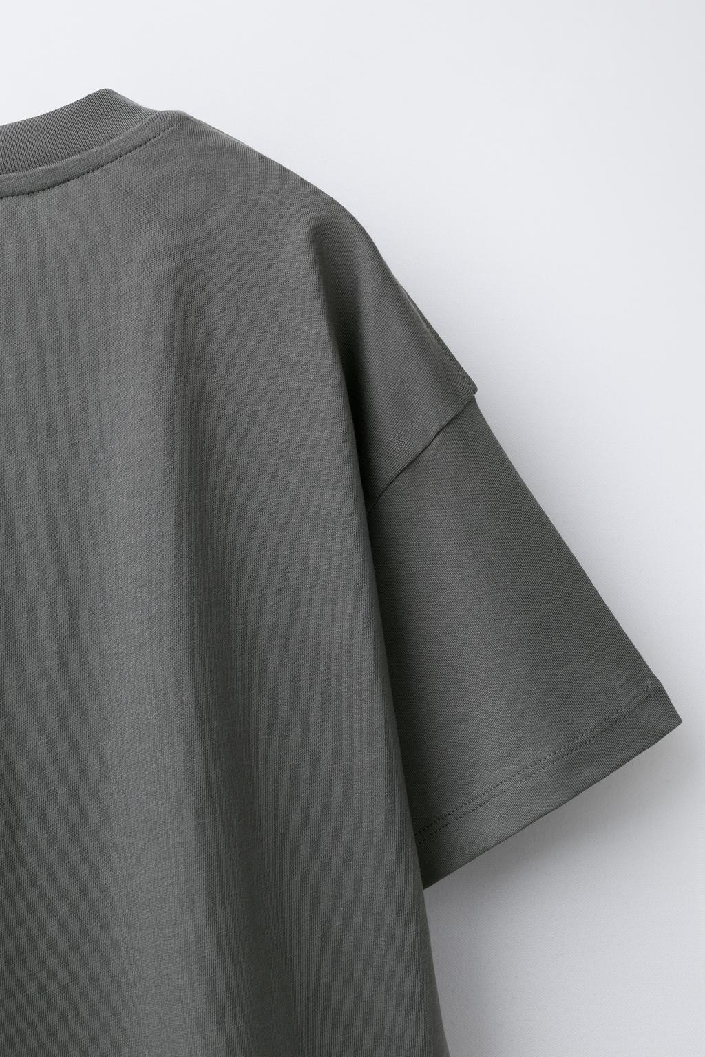 ФУТБОЛКА С РЕЛЬЕФНЫМ ТЕКСТОВЫМ ПРИНТОМ