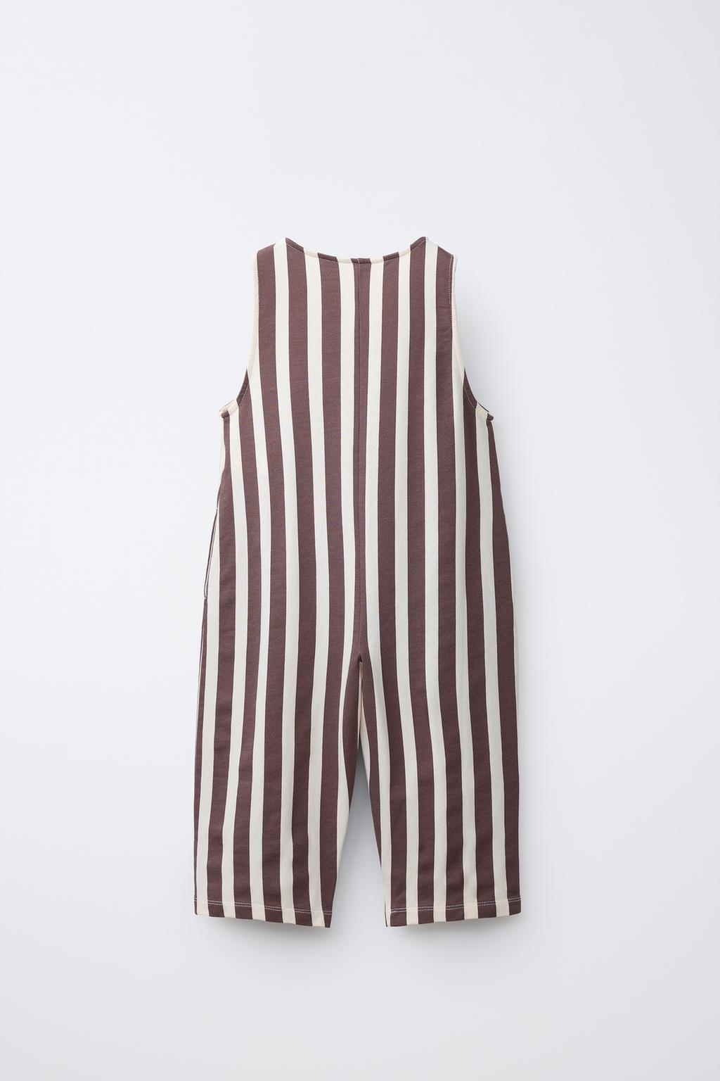 ДЛИННЫЙ КОМБИНЕЗОН В ПОЛОСКУ С РЕЛЬЕФНЫМ ТЕКСТОМ