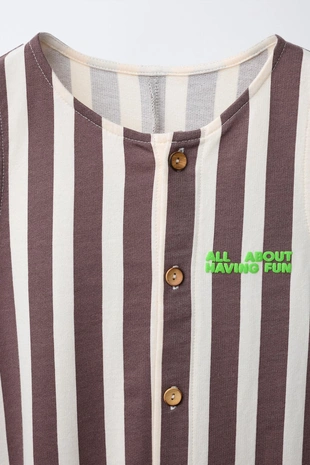 Длинный комбинезон в полоску с рельефным текстом- Заказать в России