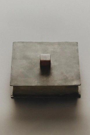 Металлический ящик с деревянной ручкой- Заказать в России