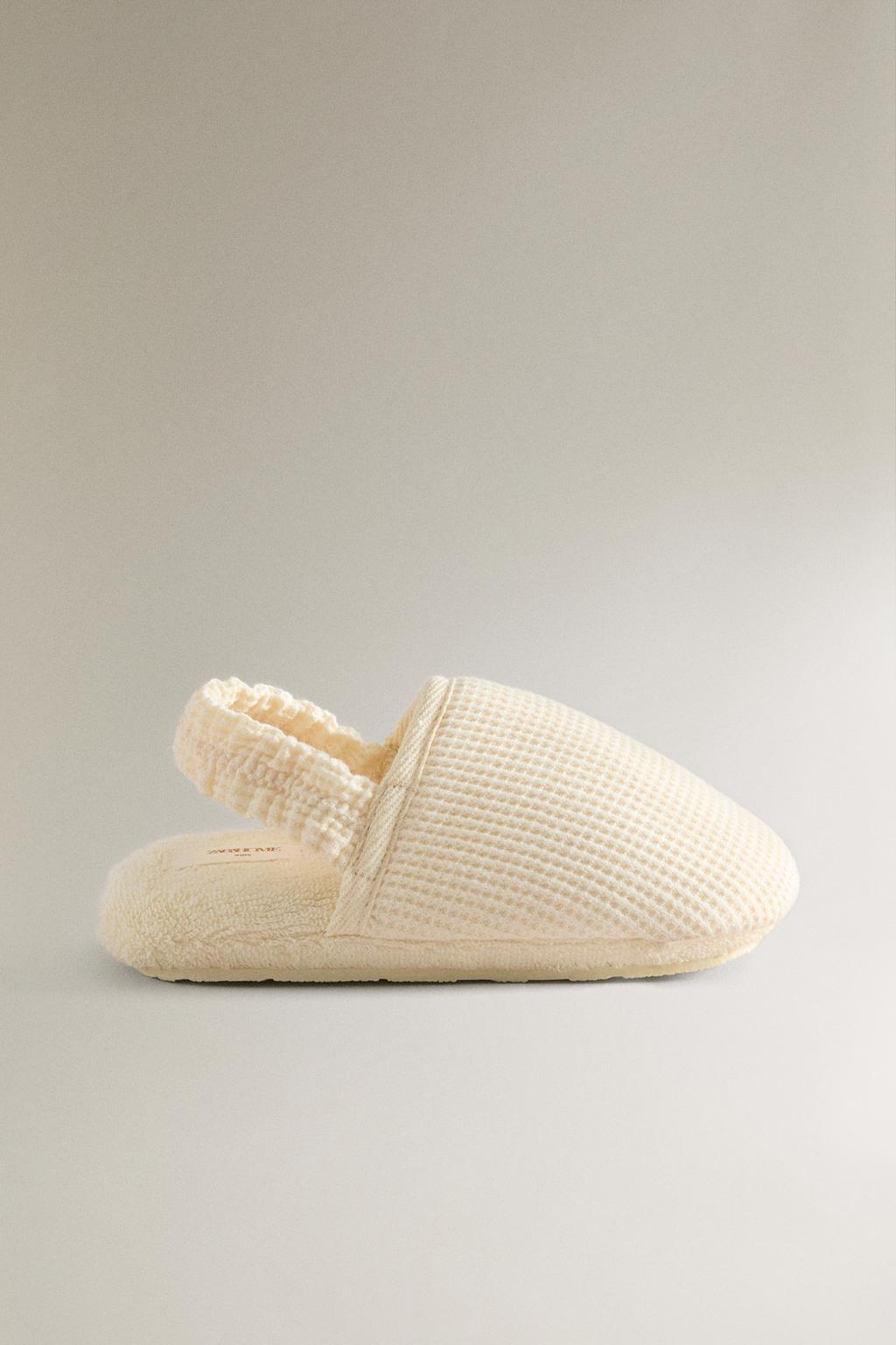 Детские тапочки с вязаным узором