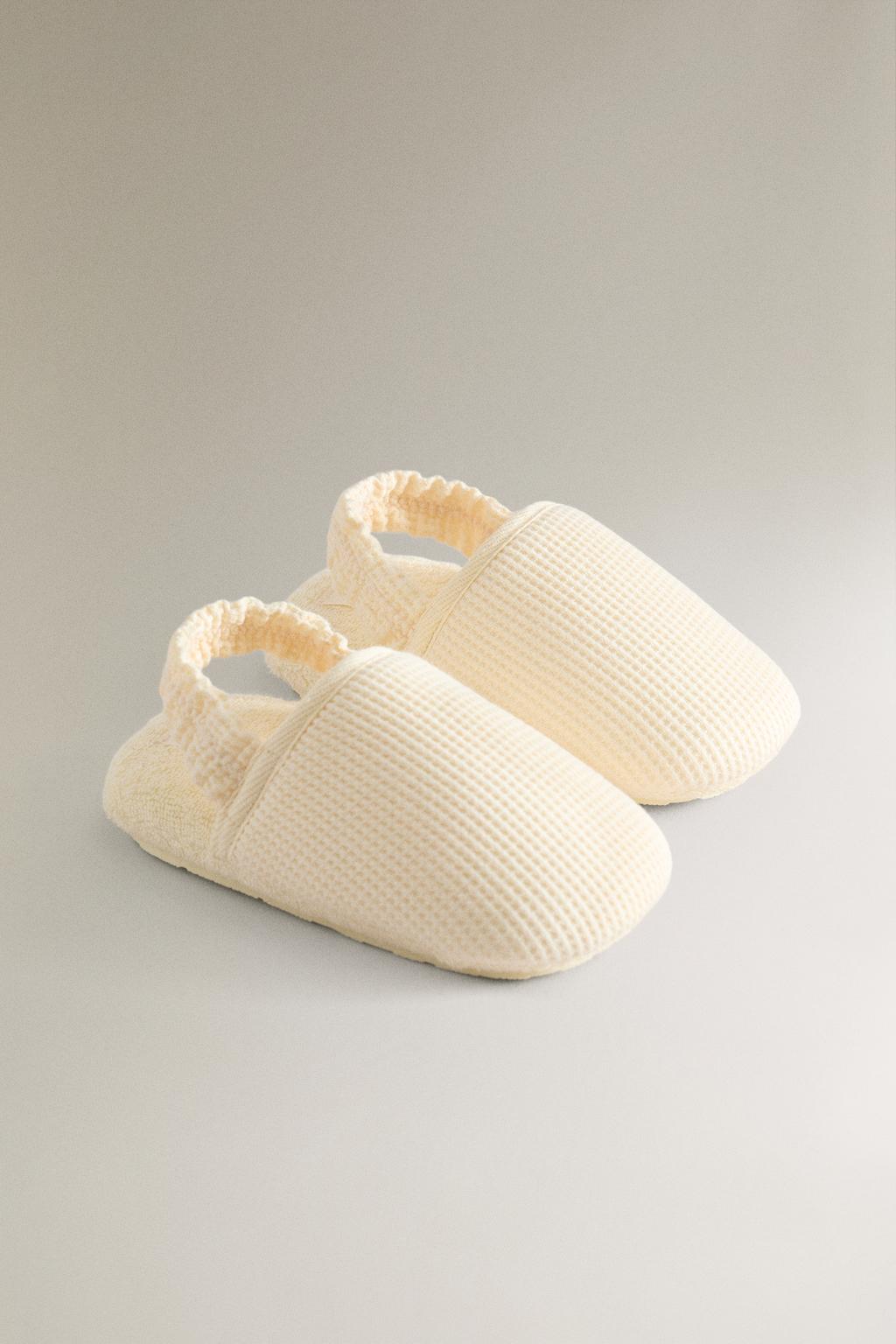 Детские тапочки с вязаным узором