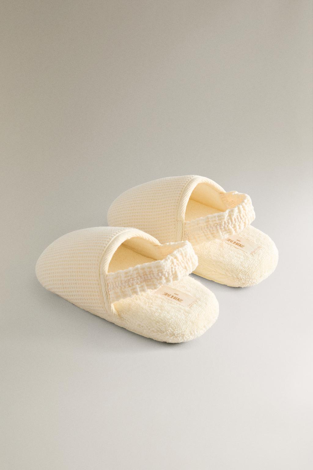 Детские тапочки с вязаным узором