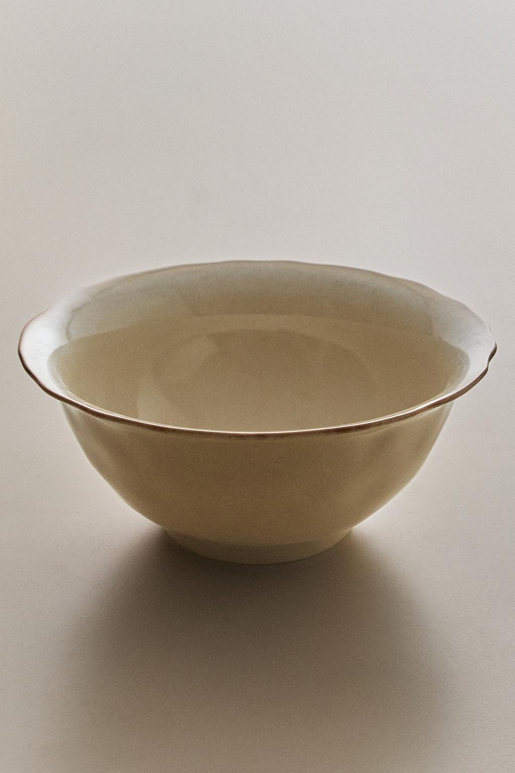 Салатник из керамики с неровным краем