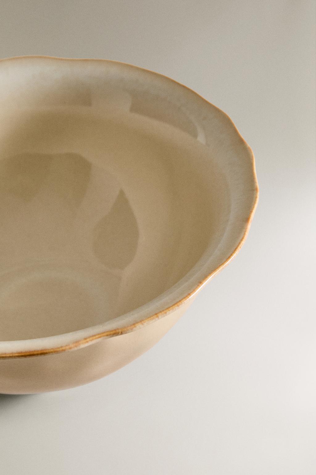 Салатник из керамики с неровным краем