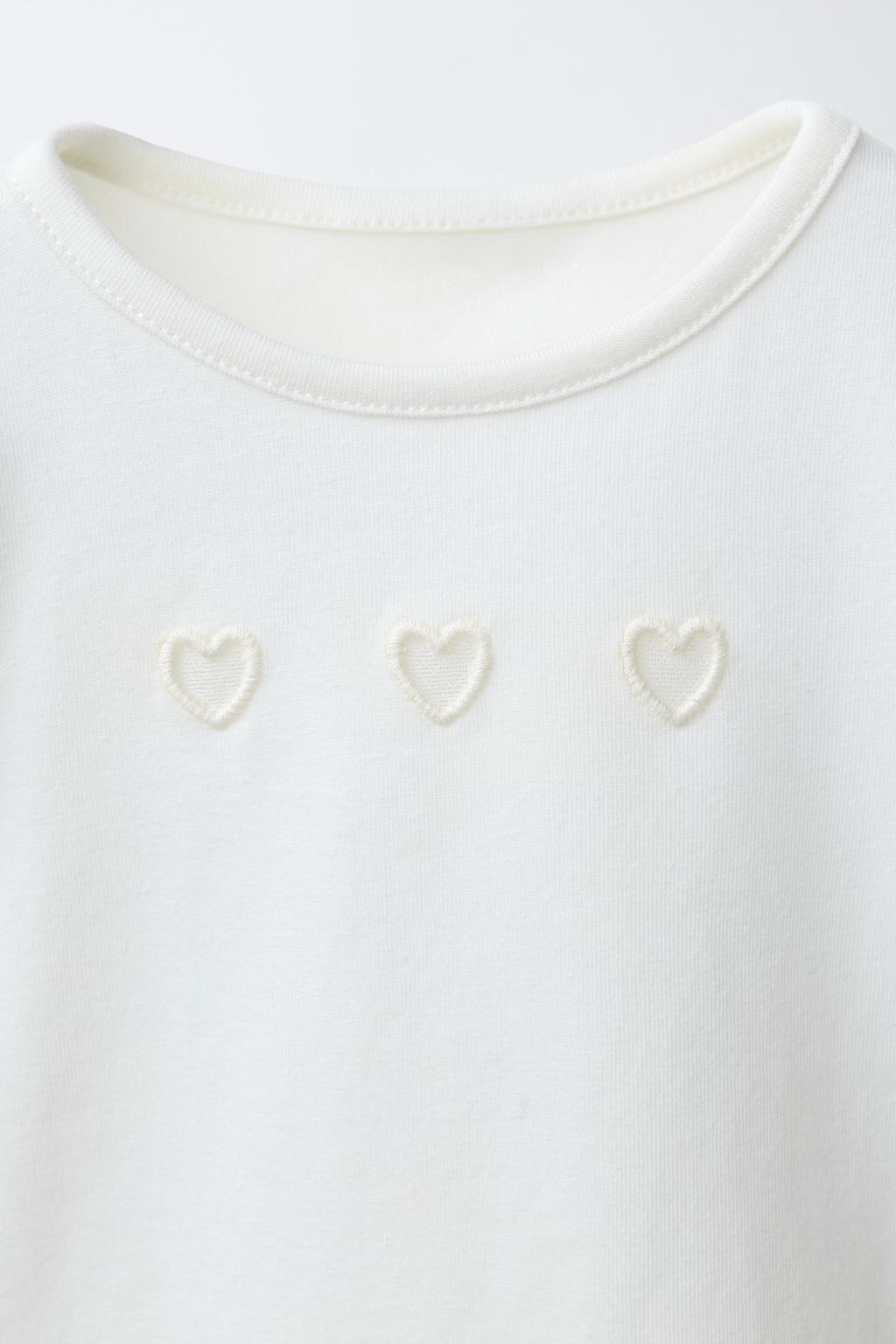 ФУТБОЛКА С ВЫРЕЗАМИ «СЕРДЕЧКИ»