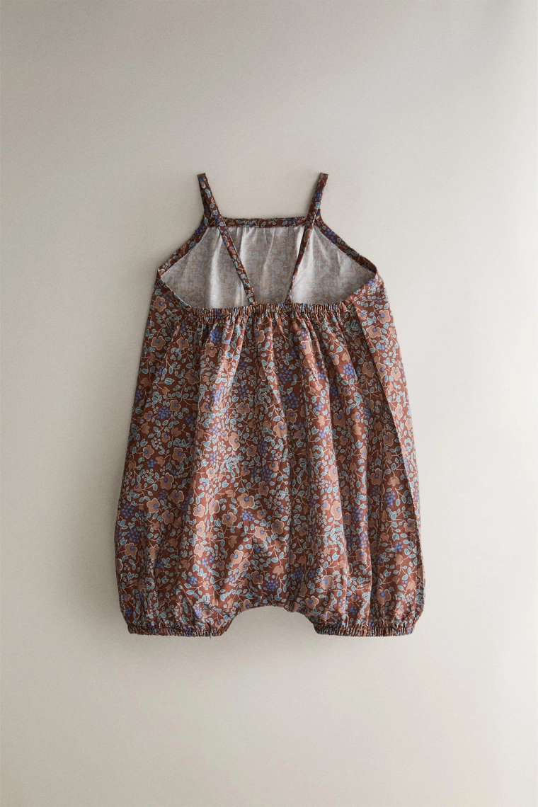 Цветочный комбинезон для пляжа малышей