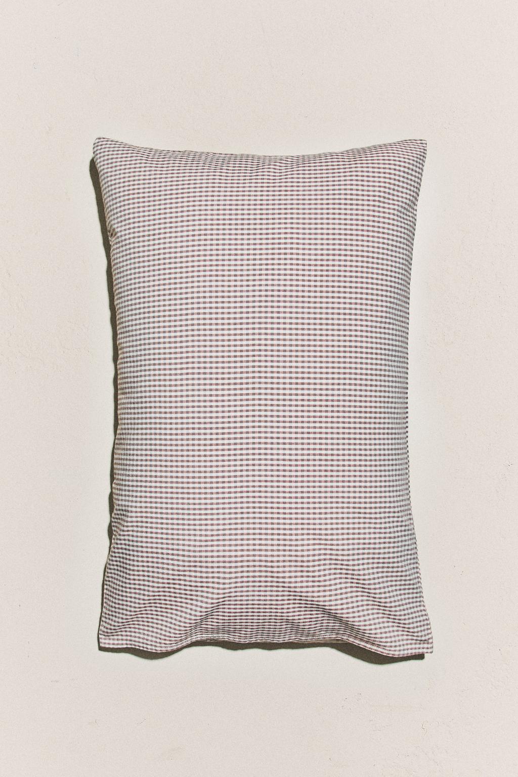 Детский наволочка в клетку с красивым орнаментом