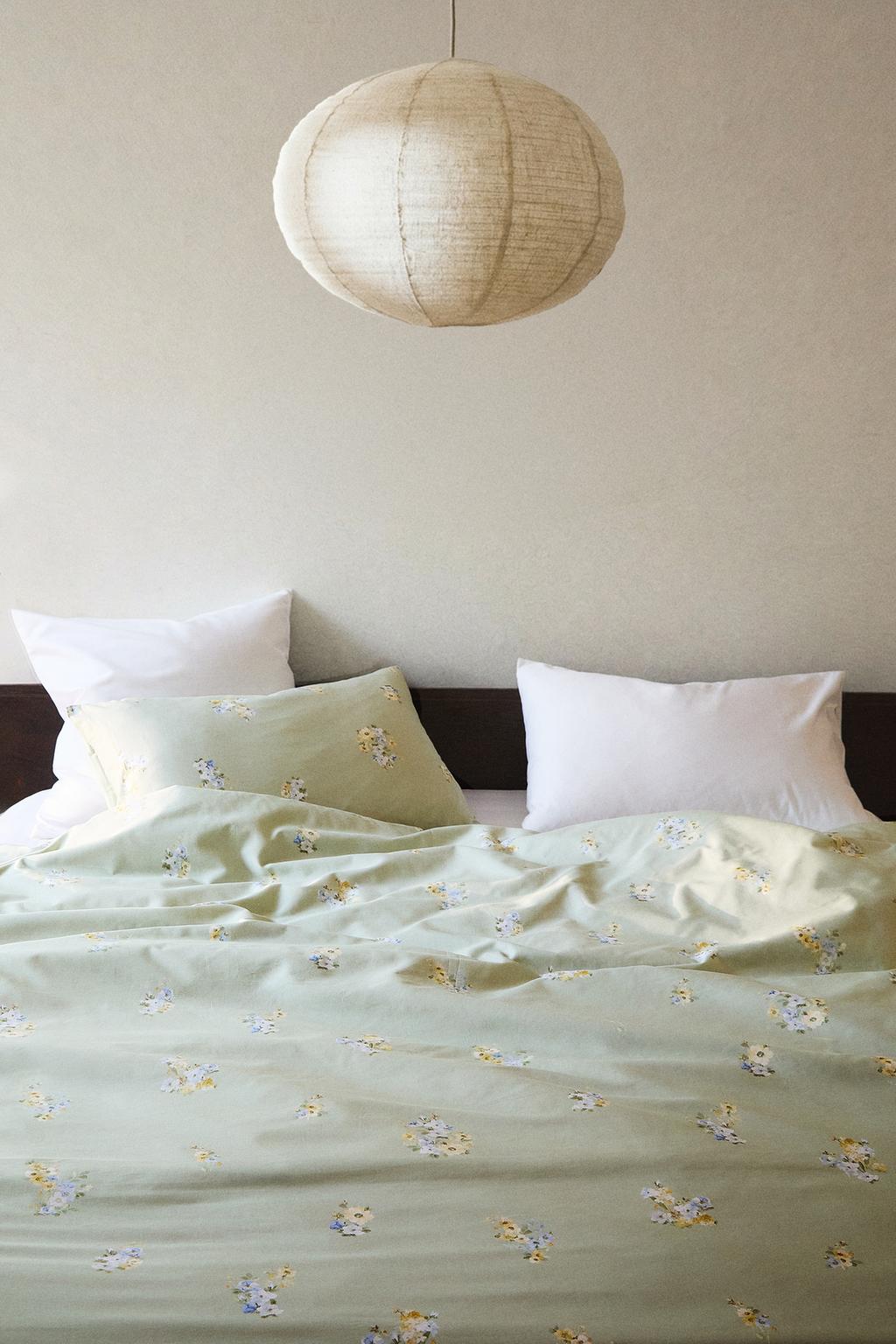 Покрывало из сатина с диким цветочным узором