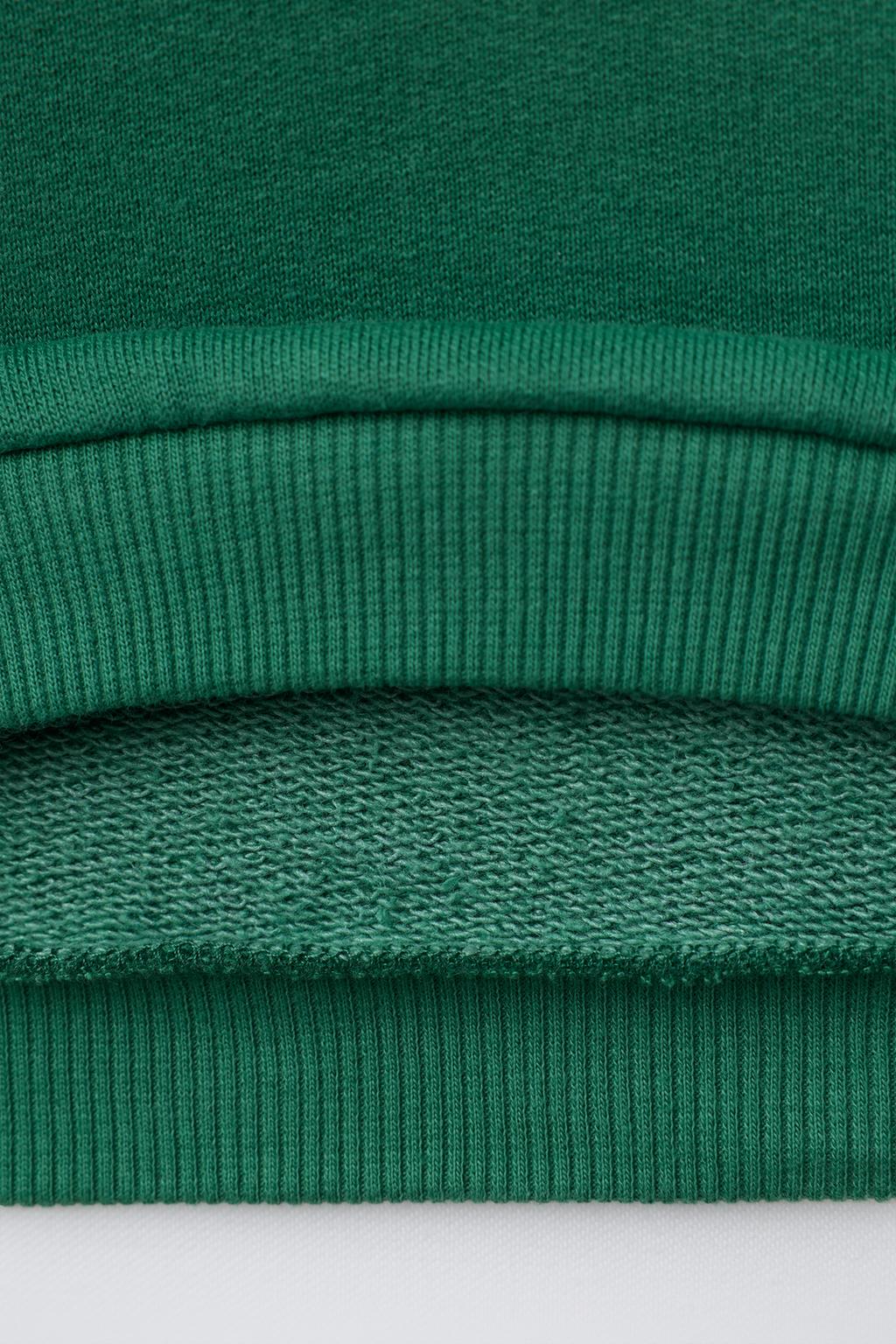 ТОЛСТОВКА С ТЕКСТОВЫМ ПРИНТОМ И ТРИЛИСТНИКОМ