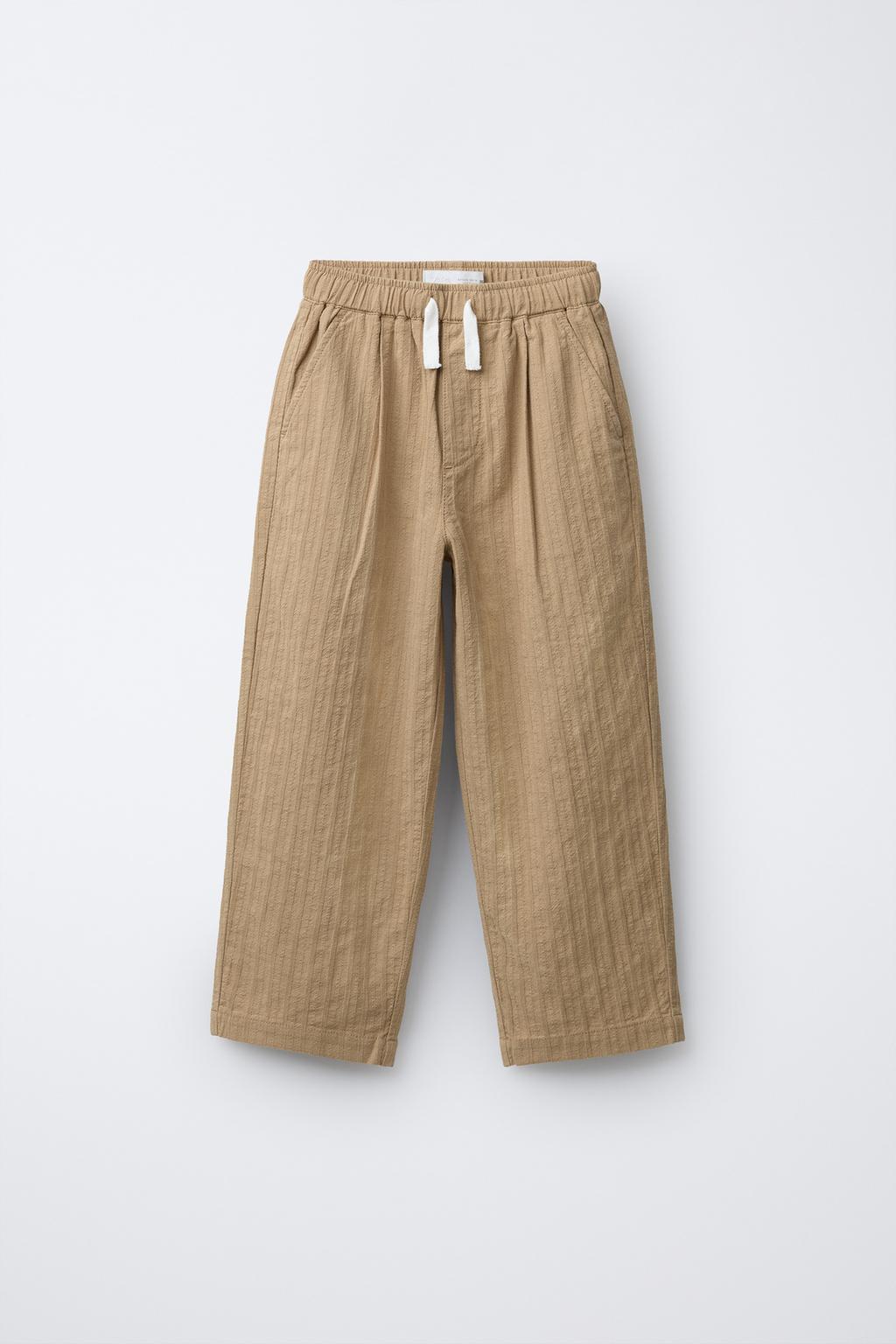 БРЮКИ ПРЯМОГО КРОЯ С ЗАЩИПАМИ И РЕЛЬЕФНОЙ ТКАНЬЮ