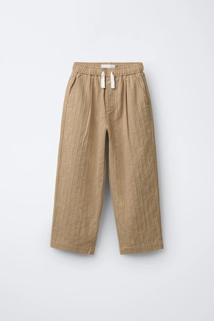 Брюки прямого кроя с защипами и рельефной тканью- Заказать в России