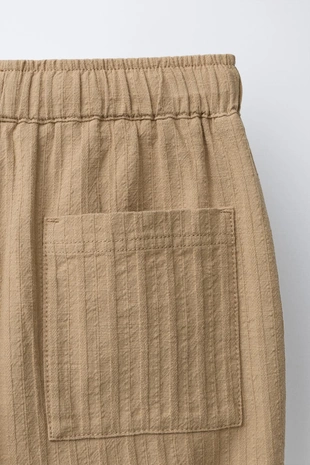 Брюки прямого кроя с защипами и рельефной тканью- Заказать в России