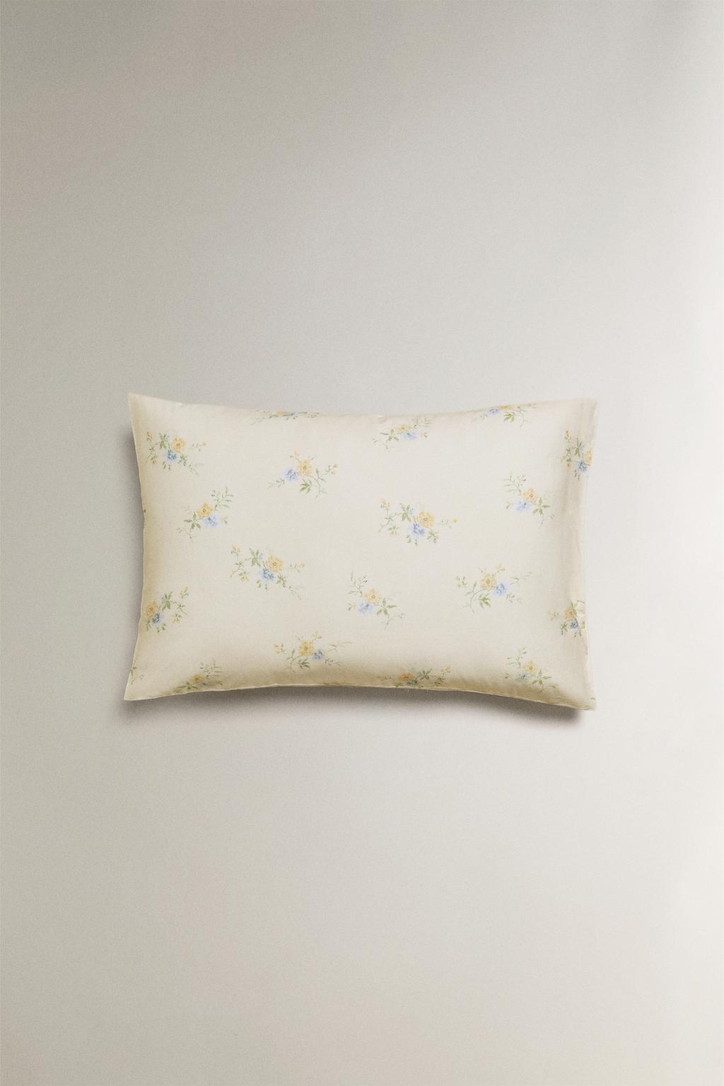 Наволочка с цветочным букетом из сатина
