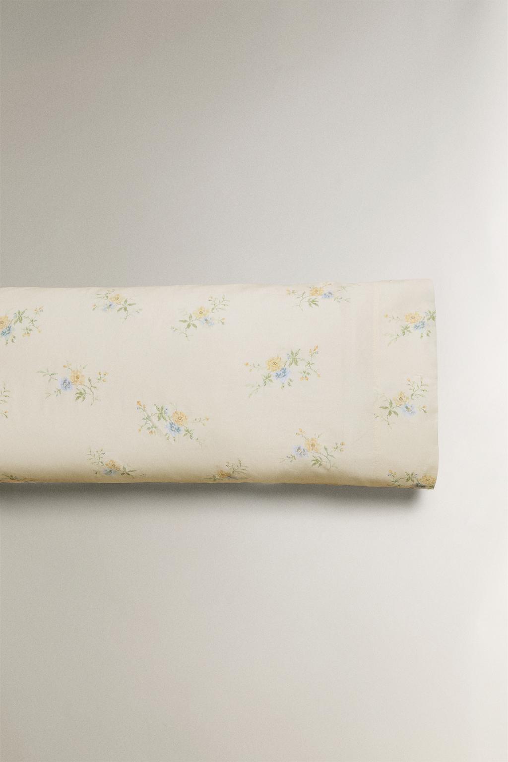 Наволочка с цветочным букетом из сатина