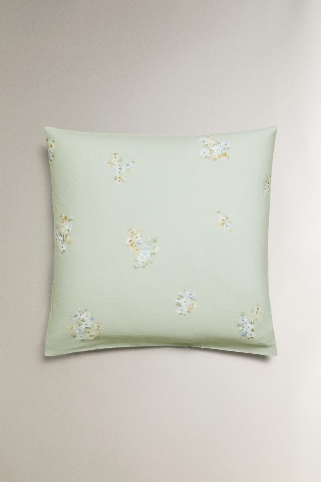 Наволочка с цветочным принтом из сатина