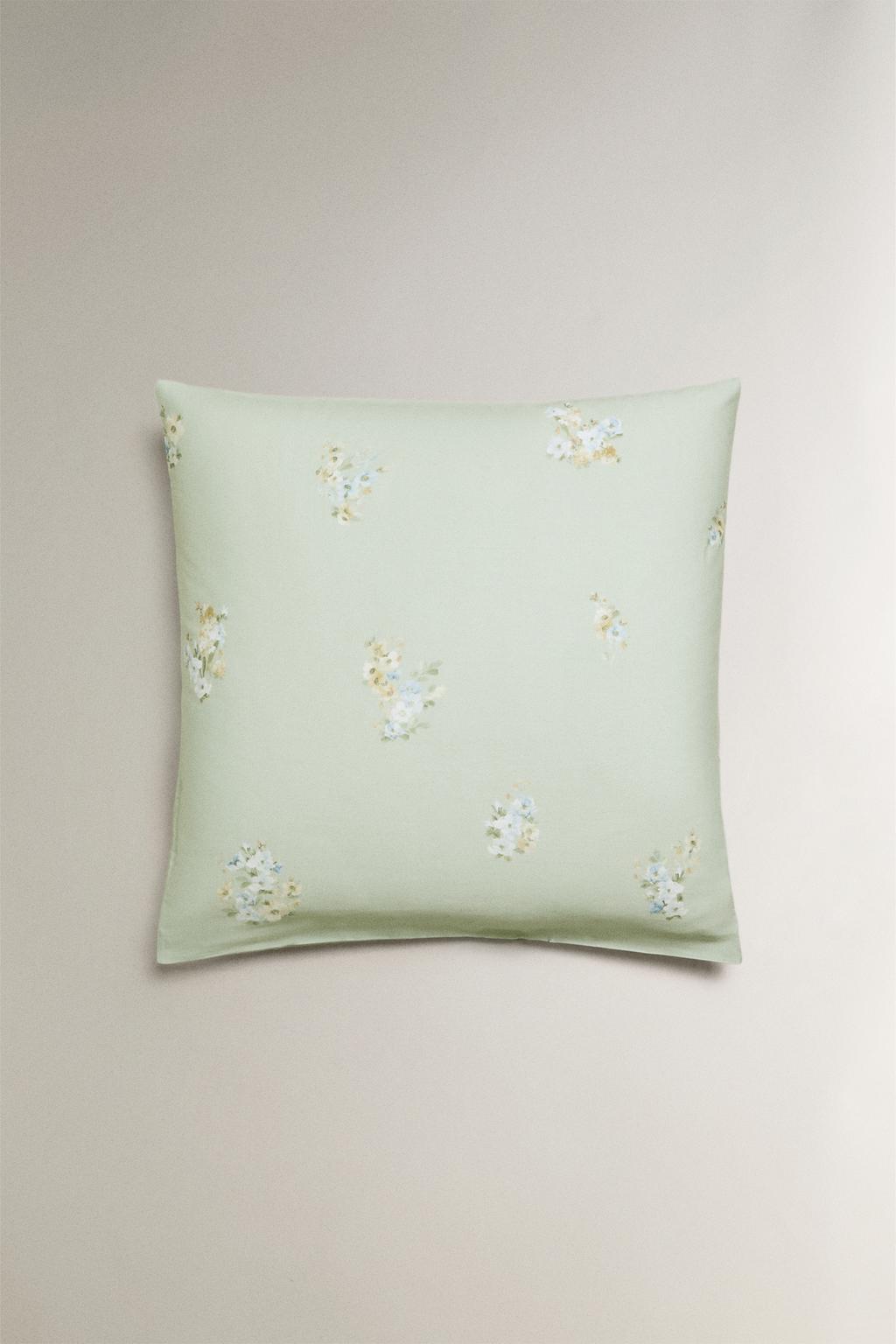 Наволочка с цветочным принтом из сатина