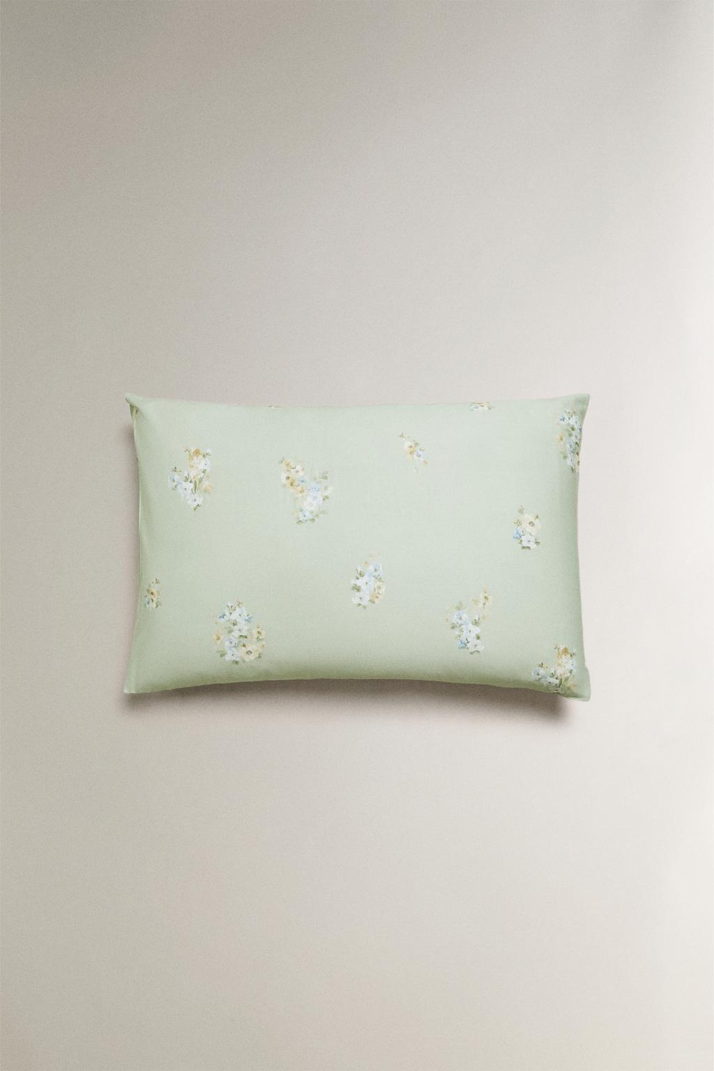 Наволочка с цветочным принтом из сатина