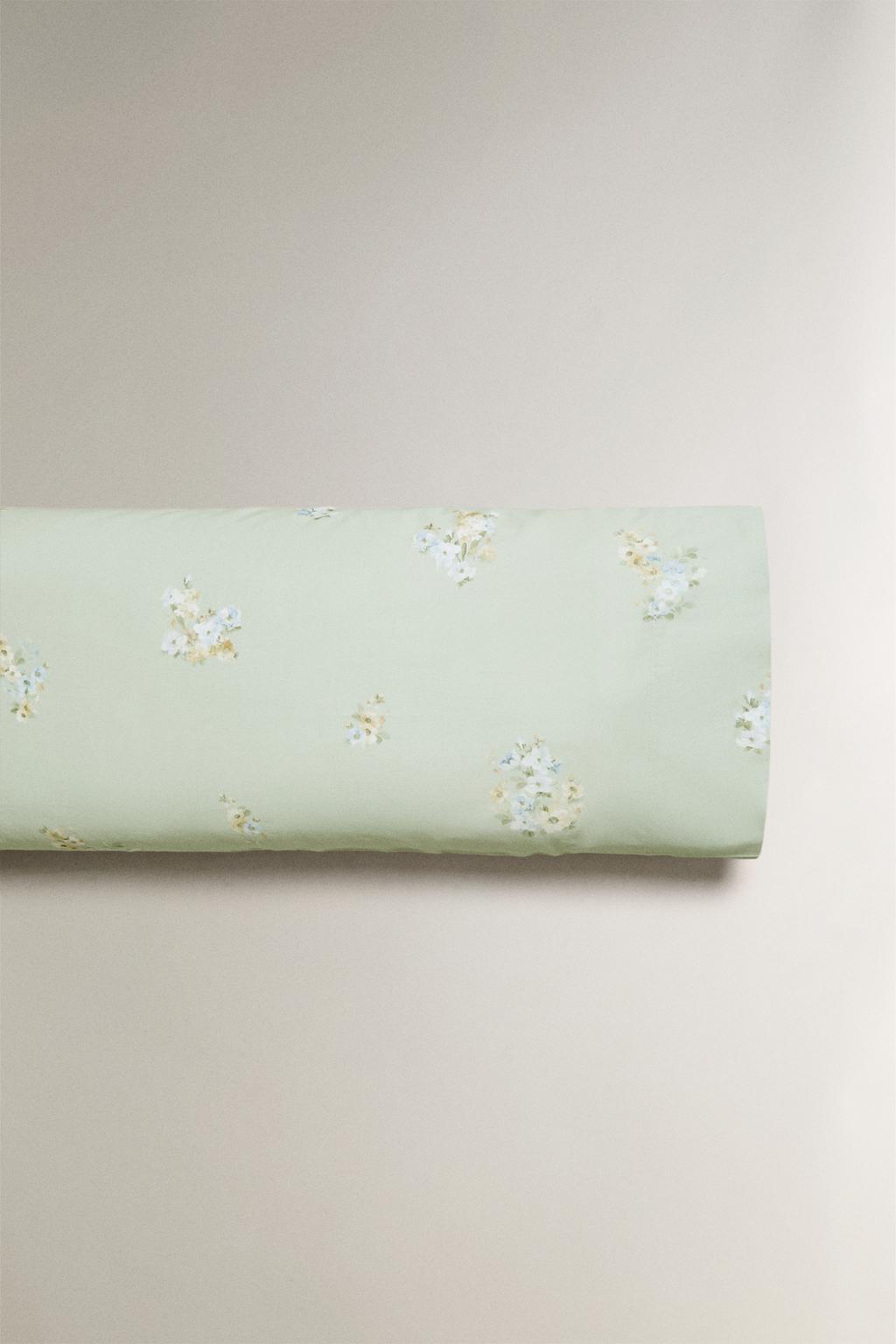 Наволочка с цветочным принтом из сатина