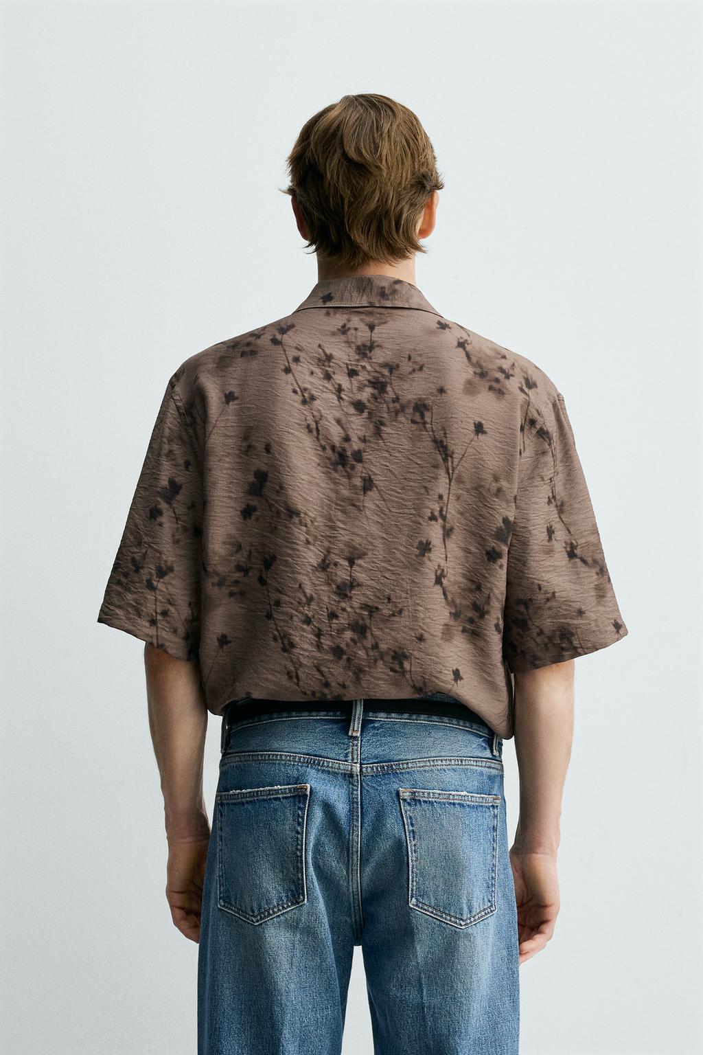 РУБАШКА СТРУЯЩЕГОСЯ КРОЯ С АБСТРАКТНЫМ ПРИНТОМ