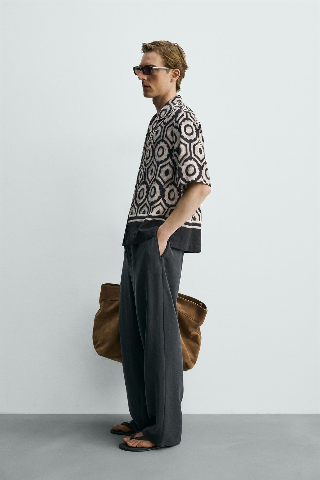 РУБАШКА С ГЕОМЕТРИЧЕСКИМ ПРИНТОМ И КОНТРАСТНОЙ ОТДЕЛКОЙ