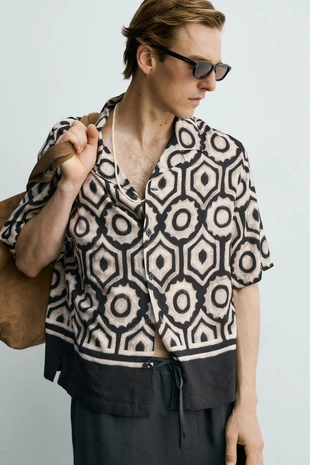 Рубашка с геометрическим принтом и контрастной отделкой- Заказать в России