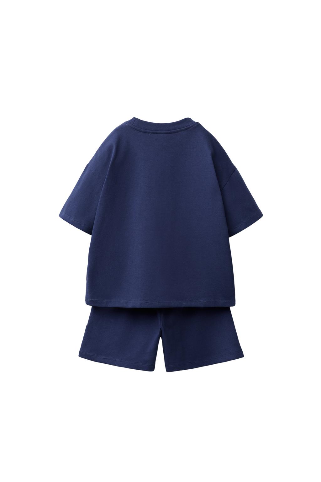 ОДНОТОННЫЕ ДЖОГГЕРЫ ИЗ ФУТБОЛКИ И БЕРМУДОВ